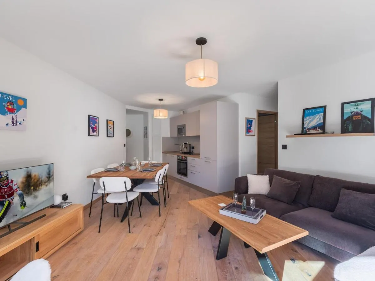 Appartement Recent, Proche Des Pistes Avec Balcon Et Parking A Courchevel - Fr-1-563-138 0*,  France