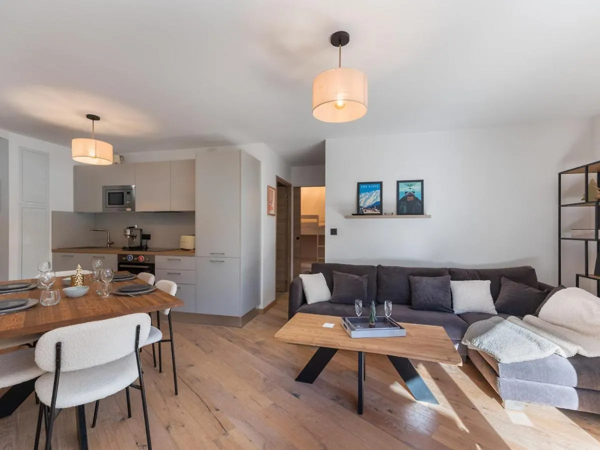 Appartement Recent, Proche Des Pistes Avec Balcon Et Parking A Courchevel - Fr-1-563-138 0*,