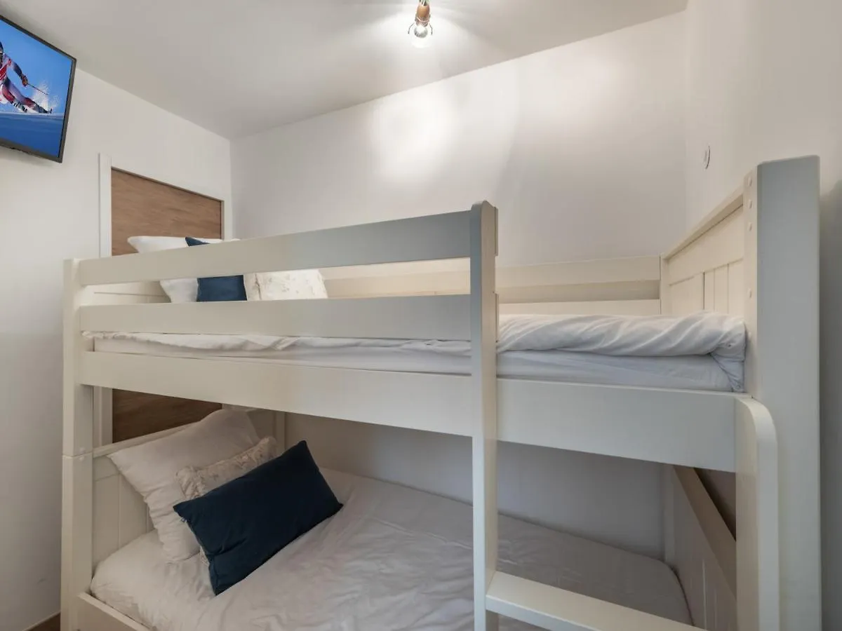Appartement Recent, Proche Des Pistes Avec Balcon Et Parking A Courchevel - Fr-1-563-138 France