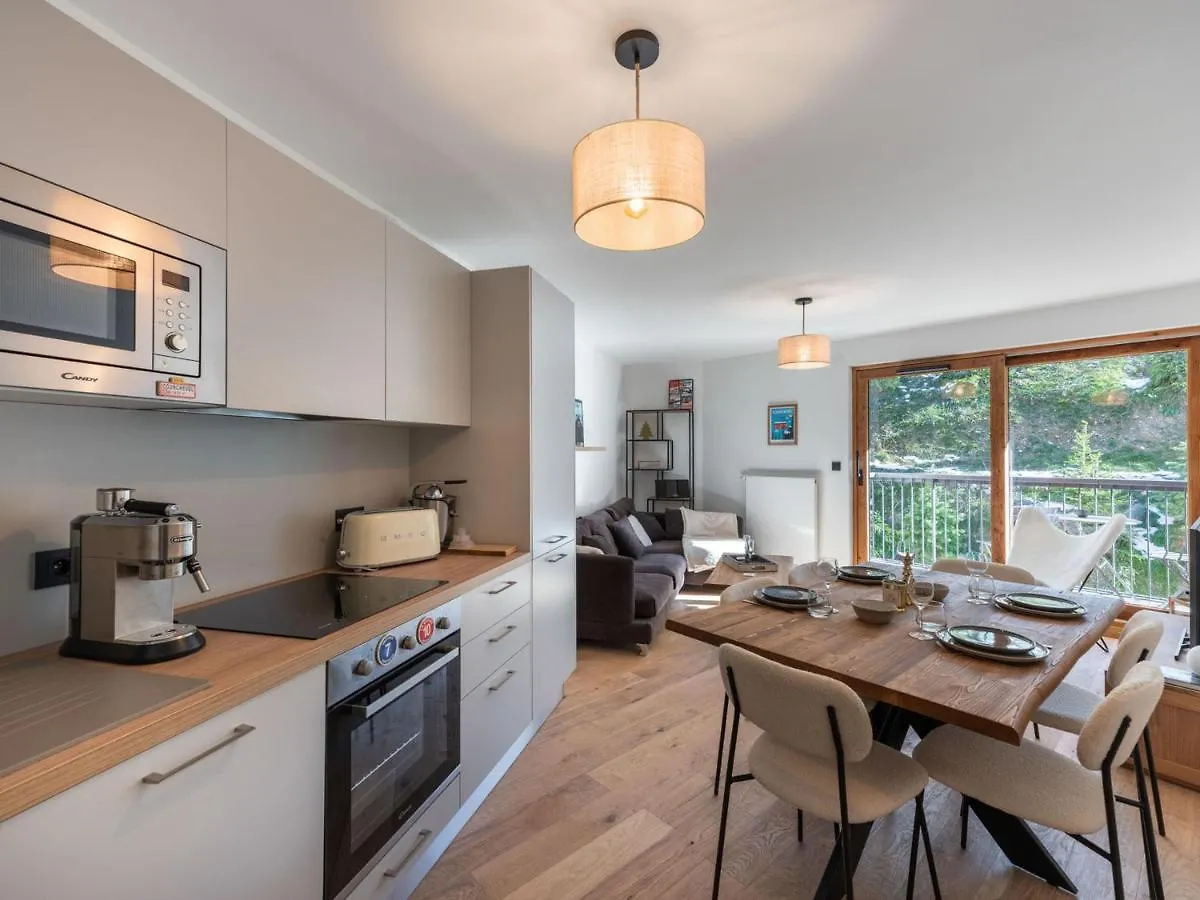 Appartement Recent, Proche Des Pistes Avec Balcon Et Parking A Courchevel - Fr-1-563-138 Apartment